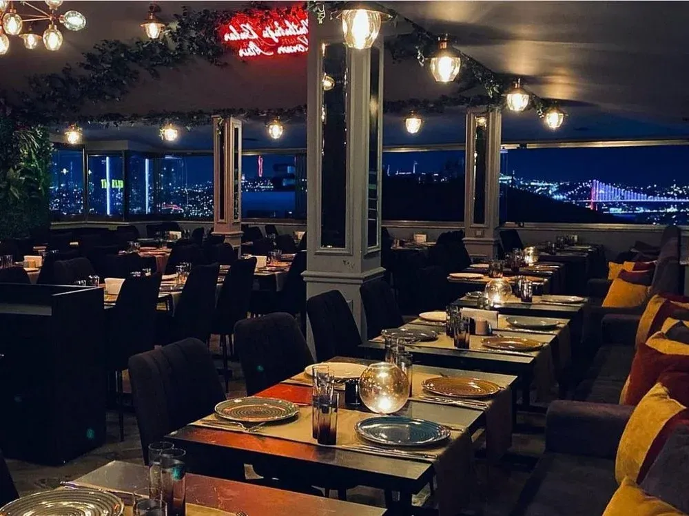 رستوران هتل تی کی تکسیم